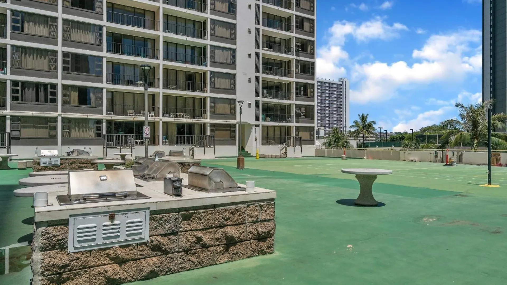 Apartment 23Rd Floor Waikiki Banyan Condo - Only One Block From Beach! Condo Honolulu
