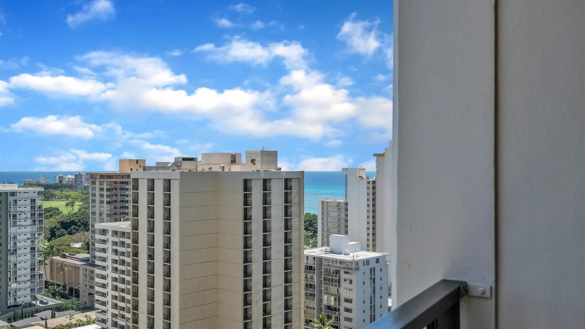 23Rd Floor Waikiki Banyan Condo - Only One Block From Beach! Condo Honolulu United States