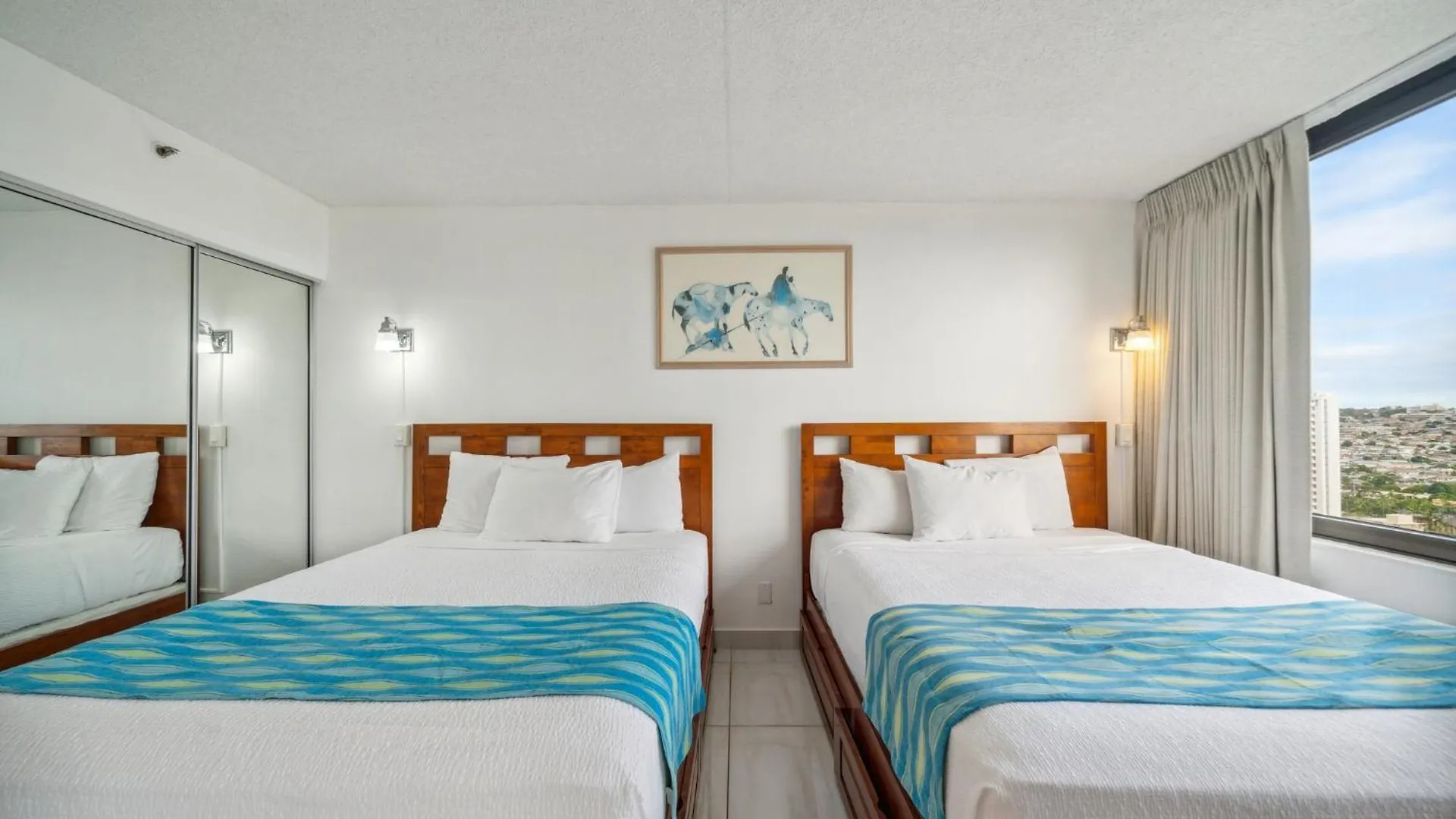 23Rd Floor Waikiki Banyan Condo - Only One Block From Beach! Condo Honolulu Apartment