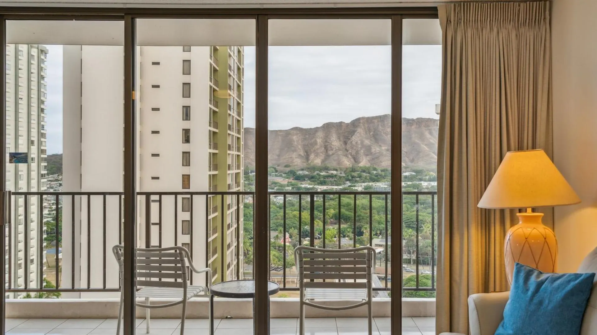 23Rd Floor Waikiki Banyan Condo - Only One Block From Beach! Condo Honolulu 0*,  Estados Unidos